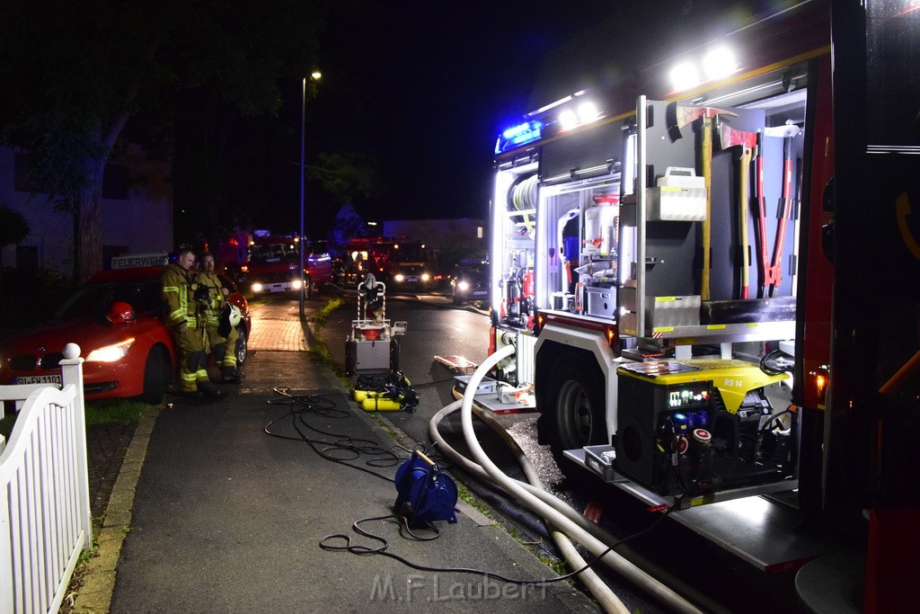 Grossfeuer Einfamilienhaus Siegburg Muehlengrabenstr P0182.JPG - Miklos Laubert